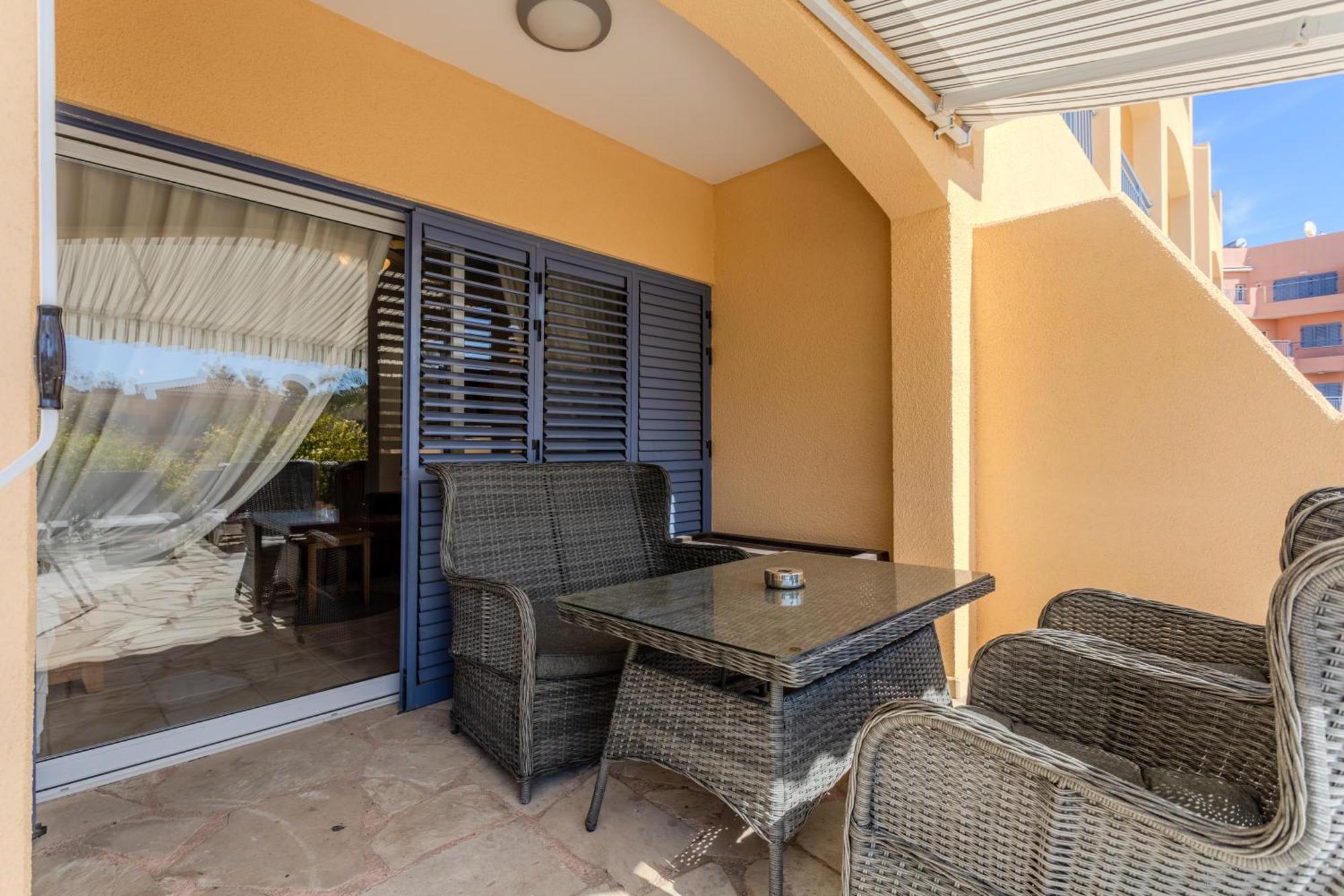 H&O Limnaria Elegance Pool View Apartment Paphos Exterior foto