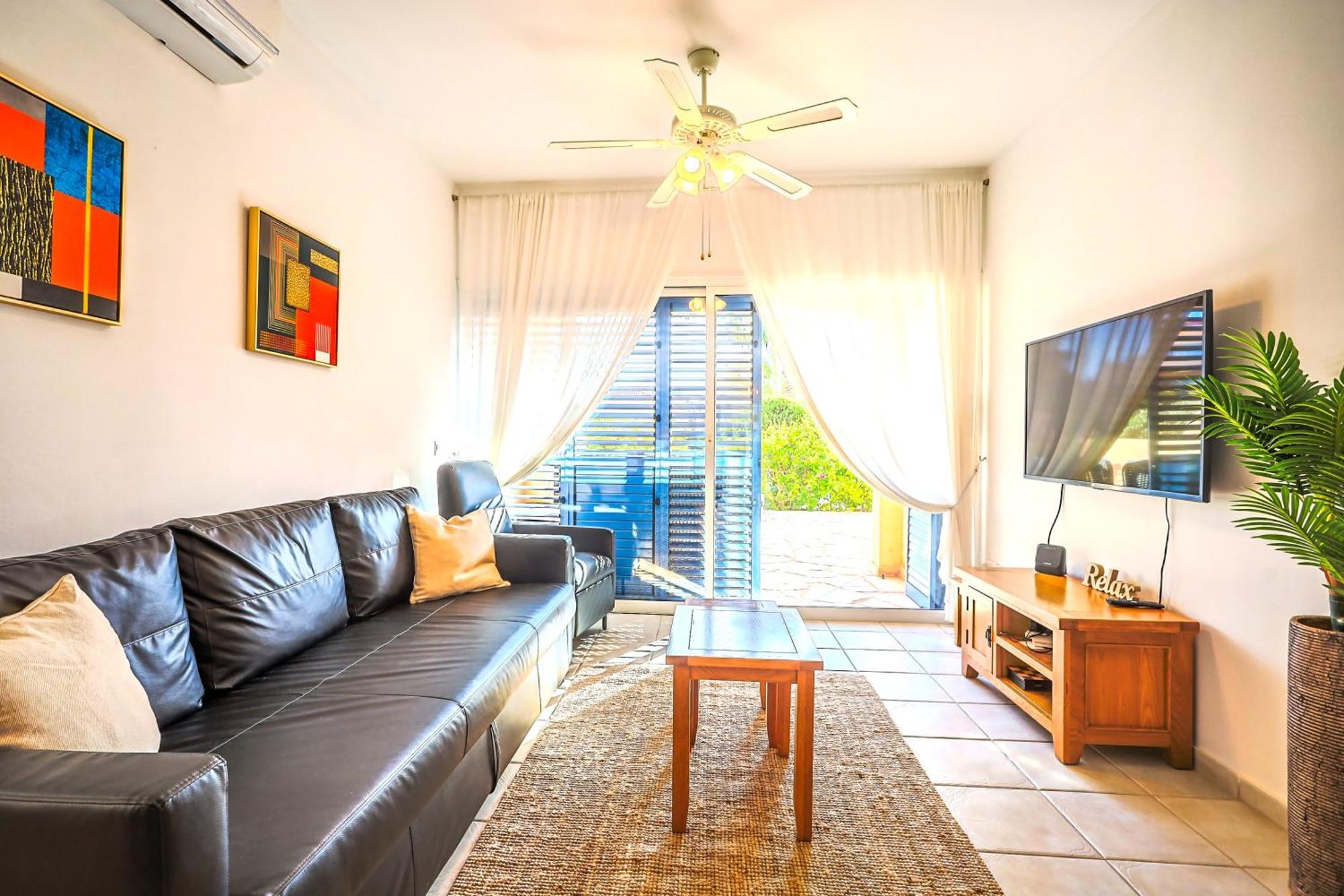 H&O Limnaria Elegance Pool View Apartment Paphos Exterior foto